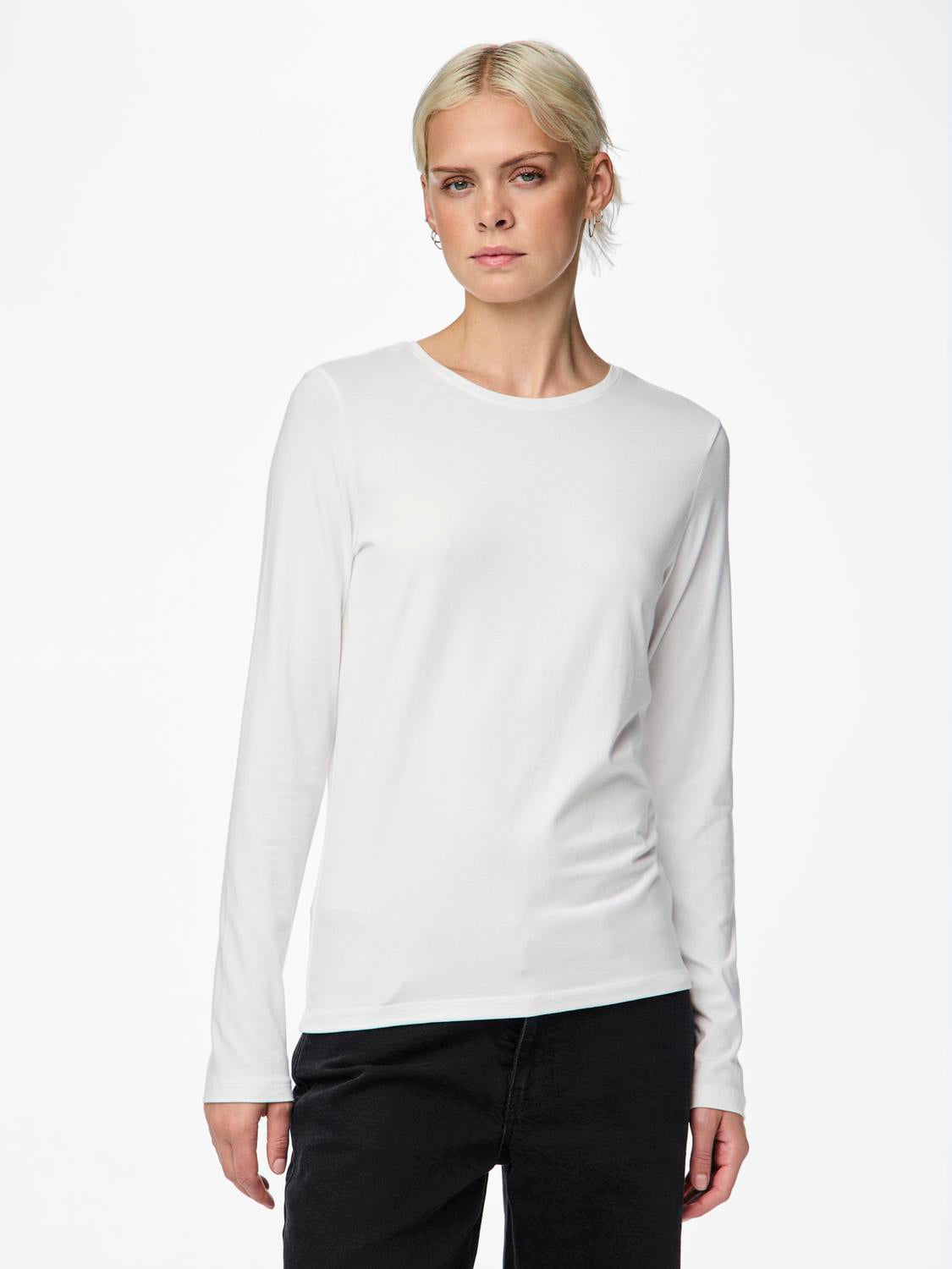 model_shot-front